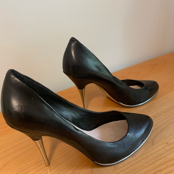 Vince Camuto - Picture 2 of 3